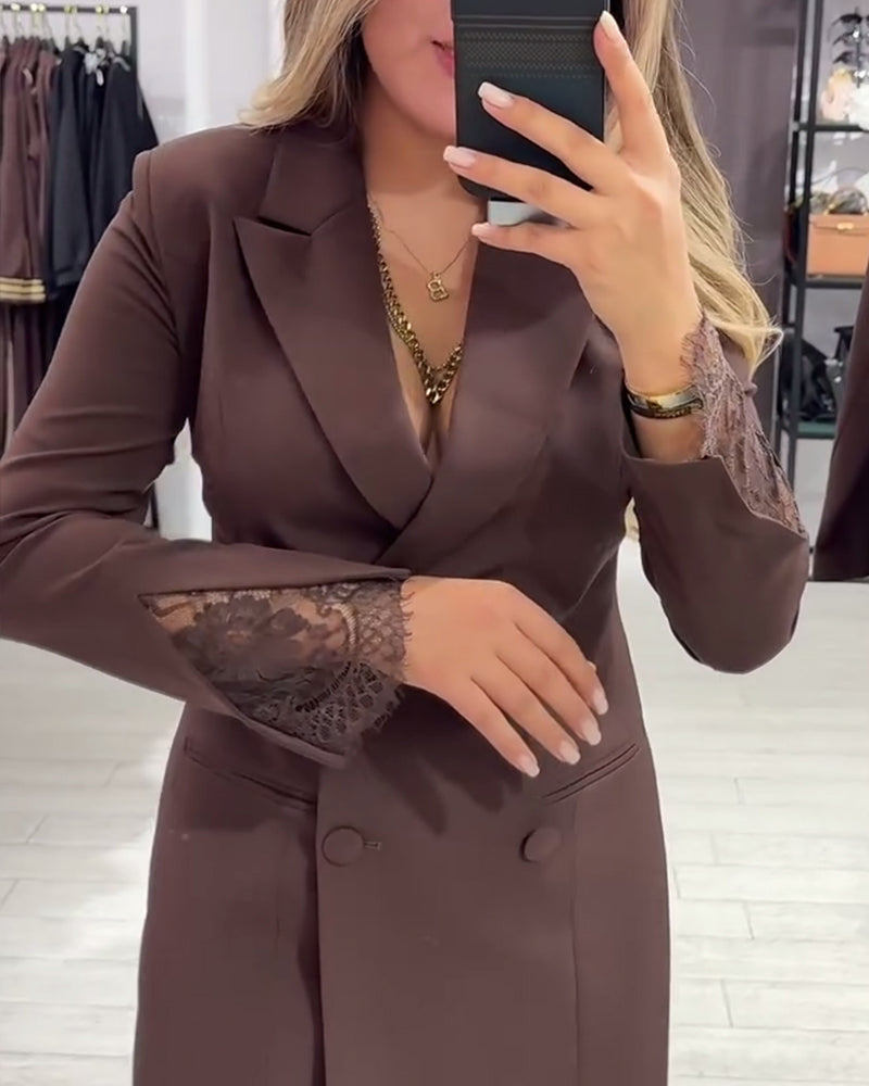 Elegante V-Hals Jurk met Contrastdetails
