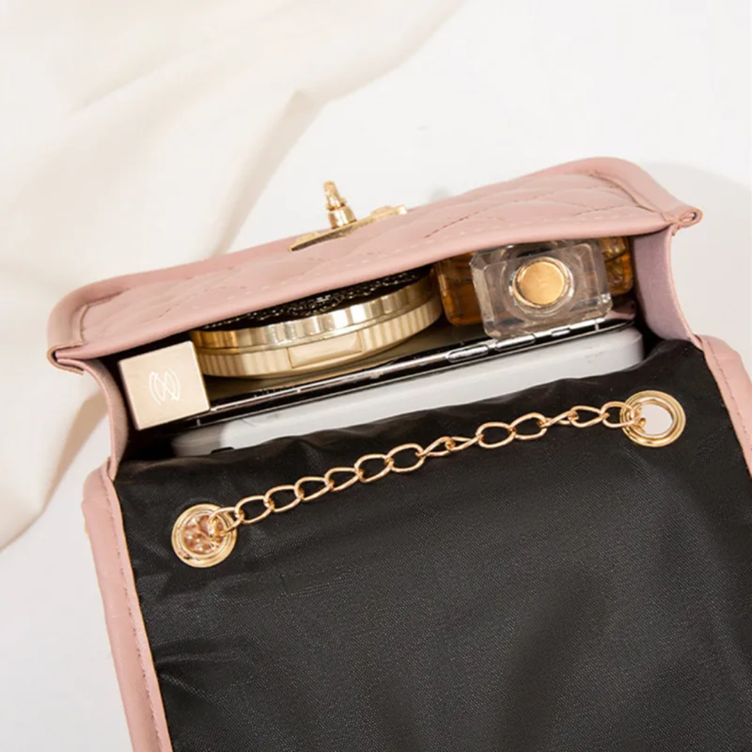 Camille Gewatteerde Telefoontas | Casual & Trendy in de kleur Wit voor dames in stijl geschikt voor alle seizoenen.