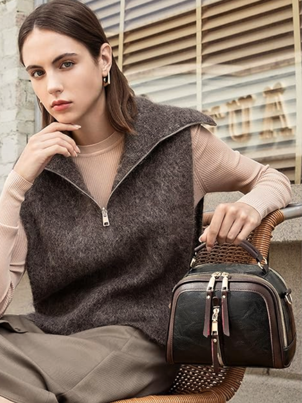 Carol Shell Handtas | Leuk & Modieus in de kleur Rood voor dames in stijl geschikt voor alle seizoenen.