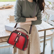 Carol Shell Handtas | Leuk & Modieus in de kleur Rood voor dames in stijl geschikt voor alle seizoenen.