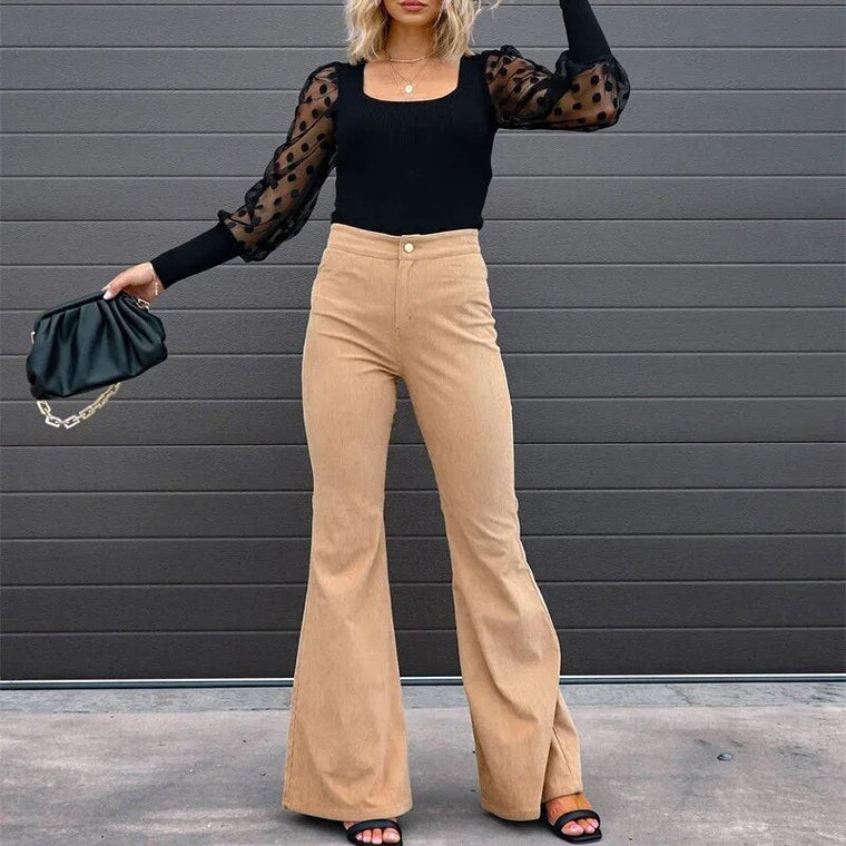Carra | Broek met uitlopende pijpen in de kleur Khaki voor dames in stijl geschikt voor alle seizoenen.