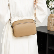 Carrie Messenger Tas | Strak & Stijlvol in de kleur Blauw voor dames in stijl geschikt voor alle seizoenen.