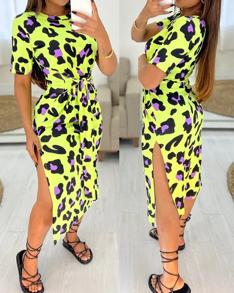 Casual Jurk Luipaardprint in de kleur Geel voor dames in stijl ideaal voor de lente.
