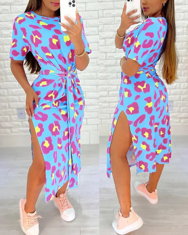 Casual Jurk Luipaardprint in de kleur Lichtblauw voor dames in stijl ideaal voor de lente.