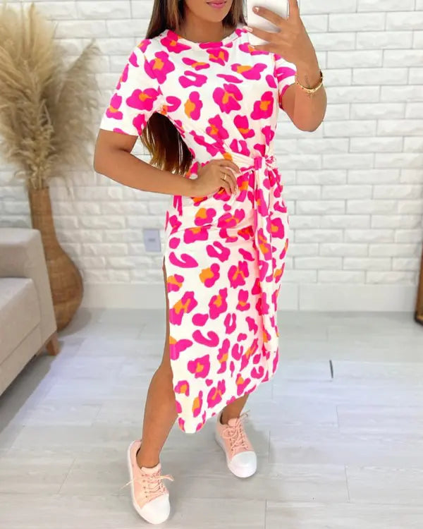 Casual Jurk Luipaardprint in de kleur Lichtroze voor dames in stijl ideaal voor de lente.