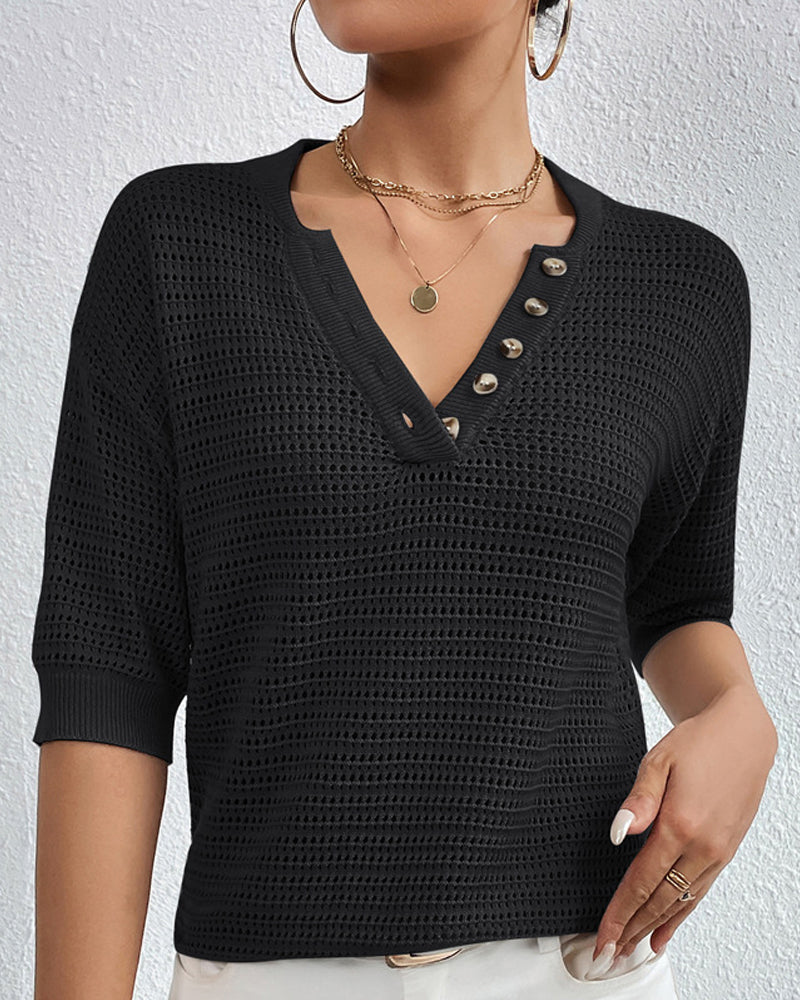 Casual top met V-hals in de kleur Zwart voor dames in stijl ideaal voor de zomer.