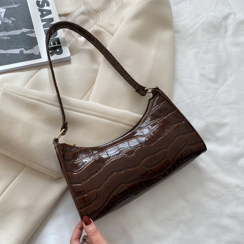 Celine Bag | Fashionable handtas voor dames in de kleur Donkerbruin voor dames in stijl geschikt voor alle seizoenen.