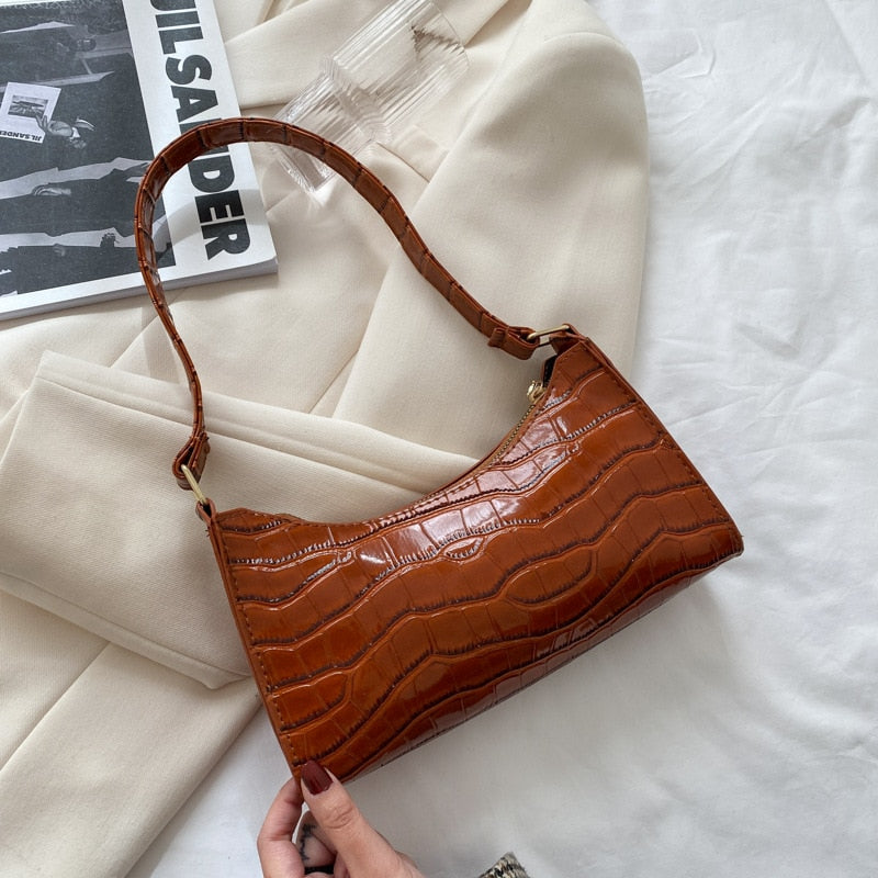 Celine Bag | Fashionable handtas voor dames in de kleur Lichtbruin voor dames in stijl geschikt voor alle seizoenen.
