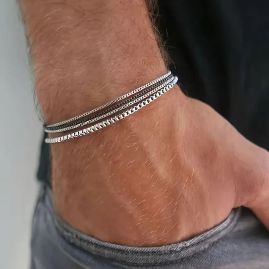 Set van vier minimalistische armbanden