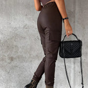 Chantal | Stijlvolle cargo broek in de kleur Zwart voor dames in Outdoor stijl ideaal voor de lente.