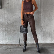 Chantal | Stijlvolle cargo broek in de kleur Donkerbruin voor dames in Outdoor stijl ideaal voor de lente.
