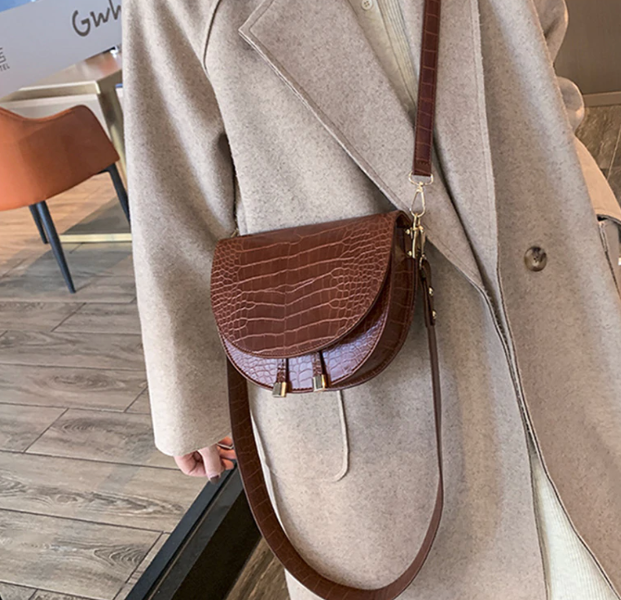 Chelsey Crossbody Tas | Een stoere tas met krokodillenprint in de kleur Zwart voor dames in stijl geschikt voor alle seizoenen.