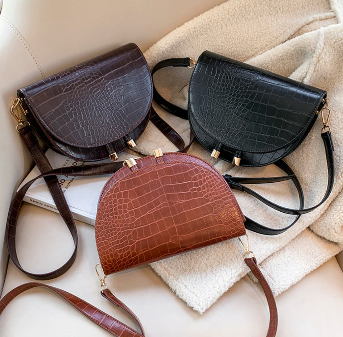 Chelsey Crossbody Tas | Een stoere tas met krokodillenprint in de kleur Zwart voor dames in stijl geschikt voor alle seizoenen.