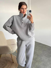 Comfortabel Oversized Fleece Joggingspak in de kleur Grijs voor dames in Lounge stijl ideaal voor de herfst.