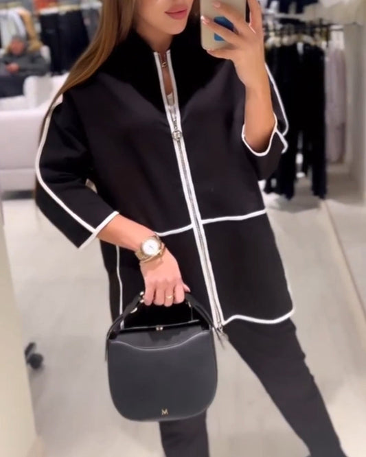 Contrast Coat met rits in de kleur Zwart voor dames in stijl ideaal voor de herfst.