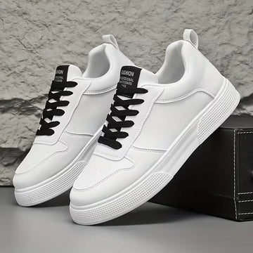 Lage sneakers met lace-up sluiting