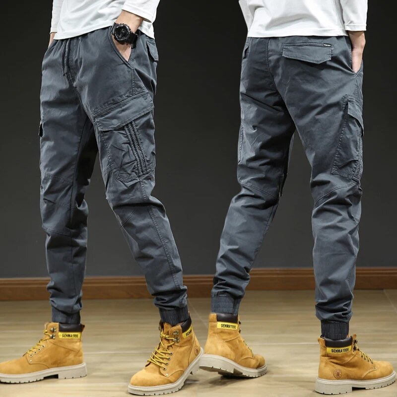 Daan | Cargo broek met slanke pasvorm en meerdere zakken in de kleur Donkergrijs voor heren in Outdoor stijl geschikt voor alle seizoenen.