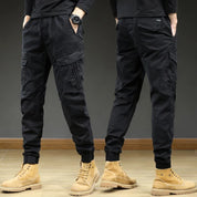 Daan | Cargo broek met slanke pasvorm en meerdere zakken in de kleur Zwart voor heren in Outdoor stijl geschikt voor alle seizoenen.