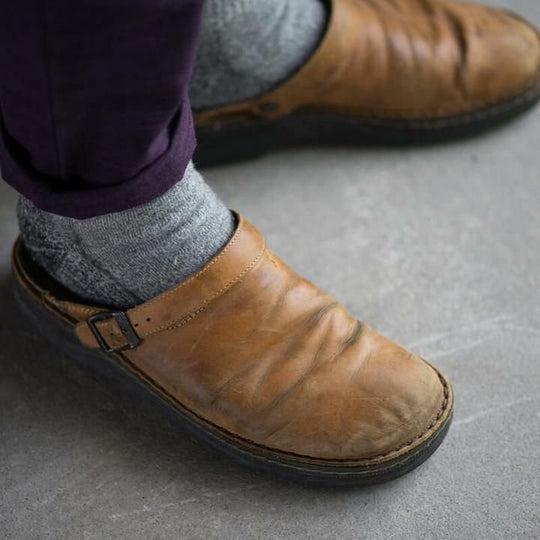 Slip-on herenschoen - een must-have voor stijl en comfort. Gemaakt van hoogwaardig leer, met een ergonomisch ontwerp voor maximale ondersteuning en gemakkelijk aan en uit te trekken.
