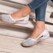 Daantje | Vintage leren espadrilles met uitgehold design in de kleur Wit voor dames in Beach stijl ideaal voor de zomer.