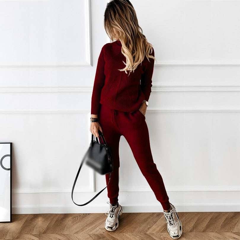 Daell Trainingspak | Elegant dames designer huispak in de kleur Rood voor dames in Lounge stijl ideaal voor de herfst.