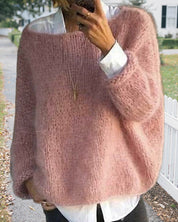 Danique Mell | Effen offshoulder pluizige trui in de kleur Roze voor dames in stijl ideaal voor de herfst.