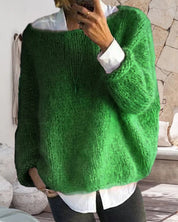 Danique Mell | Effen offshoulder pluizige trui in de kleur Groen voor dames in stijl ideaal voor de herfst.