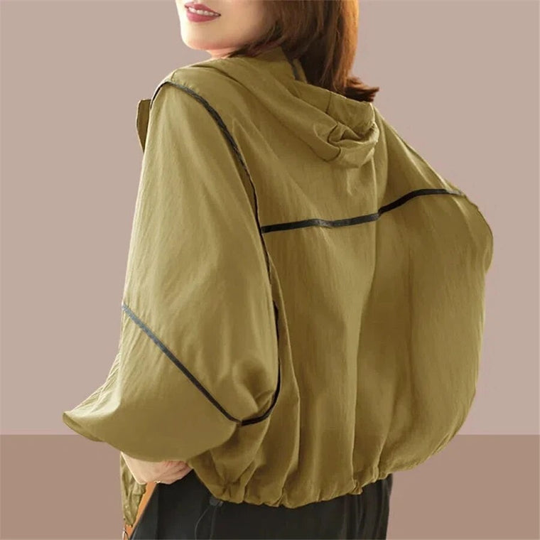 Danya | Luchtige zomer hoodie jas in de kleur Groen voor dames in Lounge stijl ideaal voor de lente.