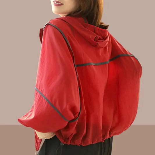 Danya | Luchtige zomer hoodie jas in de kleur Rood voor dames in Lounge stijl ideaal voor de lente.