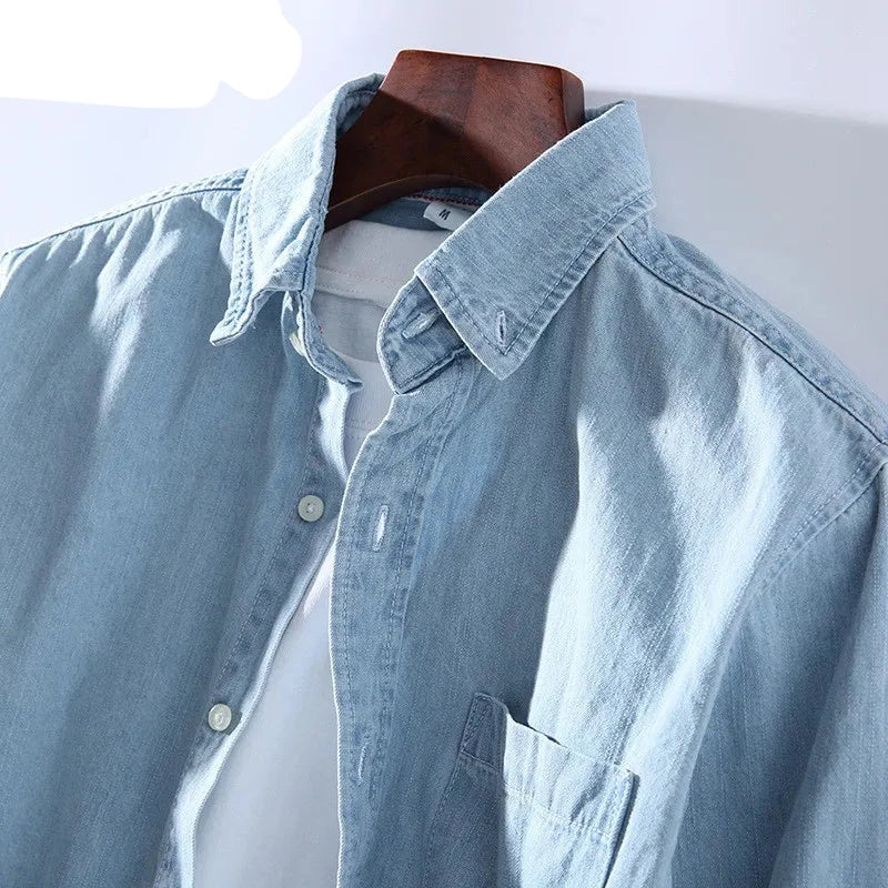 Denim overhemd in de kleur Donkerblauw voor heren in stijl ideaal voor de lente.