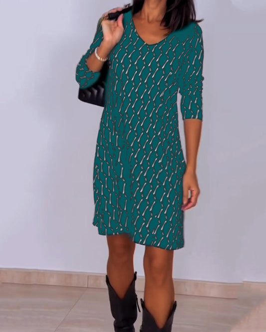 Diamond print v-hals jurk in de kleur Groen voor dames in stijl ideaal voor de herfst.