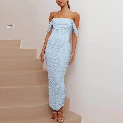 Elegante bodycon maxi jurk - perfect voor een stijlvolle uitstraling. Voorzien van een strapless/off-the-shoulder ontwerp, bodycon silhouet met strakke plooien, en een rugloze stijl met ritssplit voor comfort en bewegingsvrijheid. Verkrijgbaar in diverse chique kleuren. Maat S, M, L, XL.