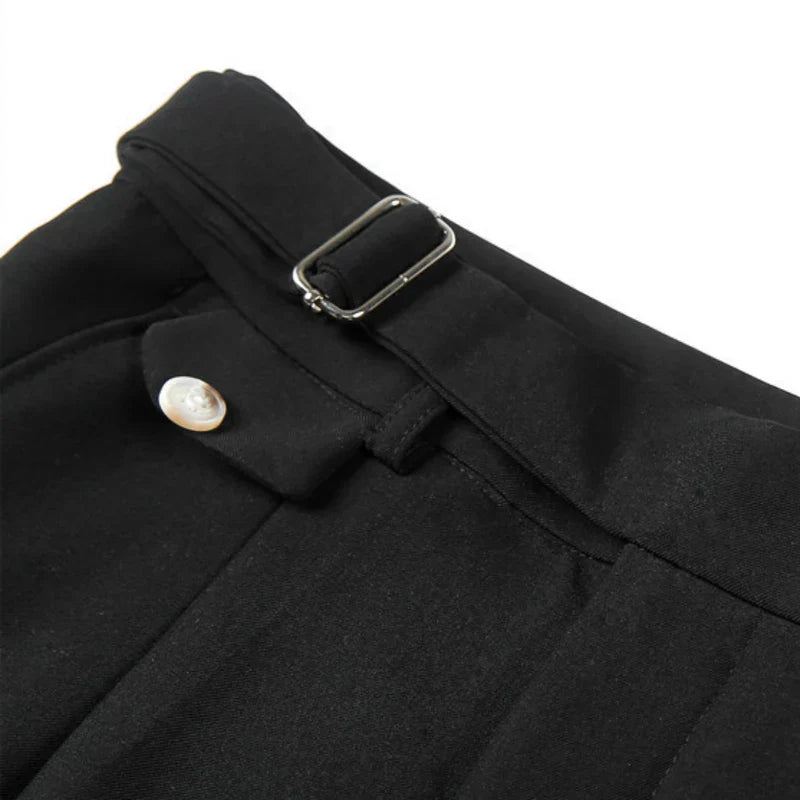 Dries | Korte broek met elegantie in de kleur Zwart voor heren in stijl ideaal voor de lente.
