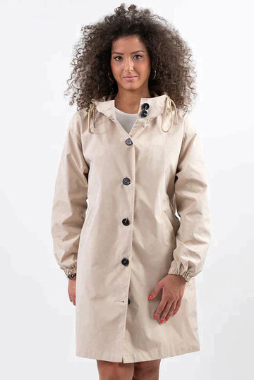 Dry | Waterdichte regenjas met knopen en capuchon in de kleur Beige voor dames in Outdoor stijl ideaal voor de herfst.