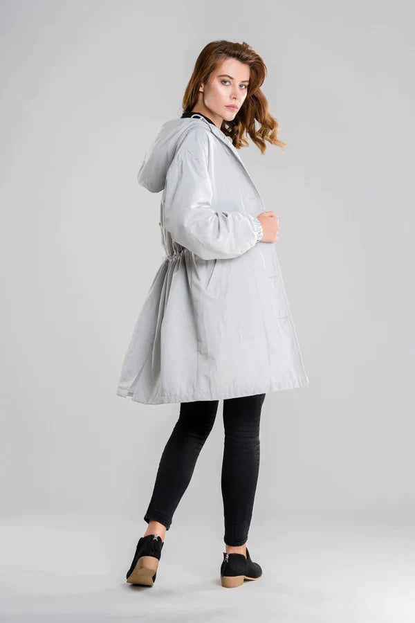Dry | Waterdichte regenjas met knopen en capuchon in de kleur Beige voor dames in Outdoor stijl ideaal voor de herfst.