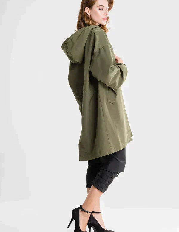 Dry | Waterdichte regenjas met knopen en capuchon in de kleur Beige voor dames in Outdoor stijl ideaal voor de herfst.
