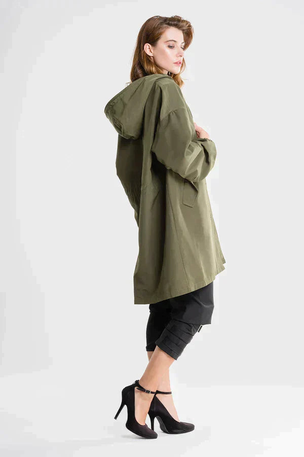 Dry | Waterdichte regenjas met knopen en capuchon in de kleur Beige voor dames in Outdoor stijl ideaal voor de herfst.