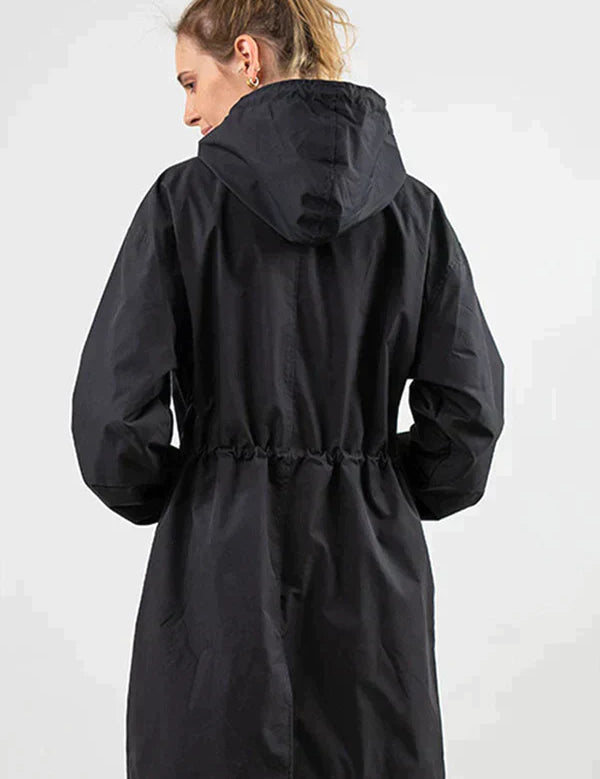 Dry | Waterdichte regenjas met knopen en capuchon in de kleur Beige voor dames in Outdoor stijl ideaal voor de herfst.