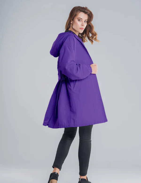 Dry | Waterdichte regenjas met knopen en capuchon in de kleur Paars voor dames in Outdoor stijl ideaal voor de herfst.