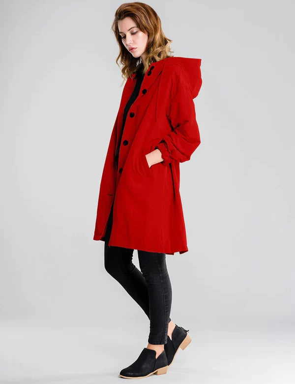 Dry | Waterdichte regenjas met knopen en capuchon in de kleur Rood voor dames in Outdoor stijl ideaal voor de herfst.
