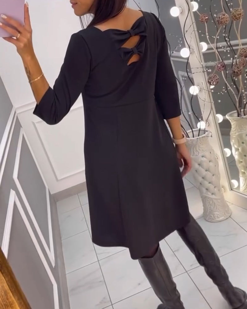 Effen jurk met strikjes aan de achterkant in de kleur Zwart voor dames in stijl ideaal voor de herfst.