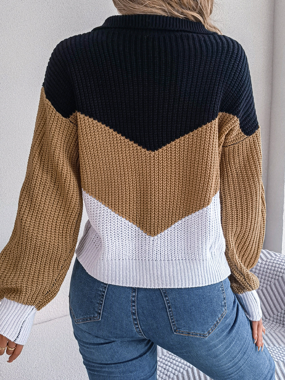 Effen patchwork trui met v-hals en strepen in de kleur Blauw voor dames in stijl ideaal voor de herfst.