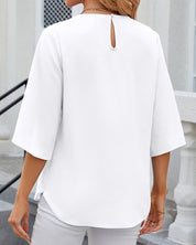 Elegante gekleurde blouse met halve mouwen in de kleur Hemelsblauw voor dames in stijl ideaal voor de herfst.
