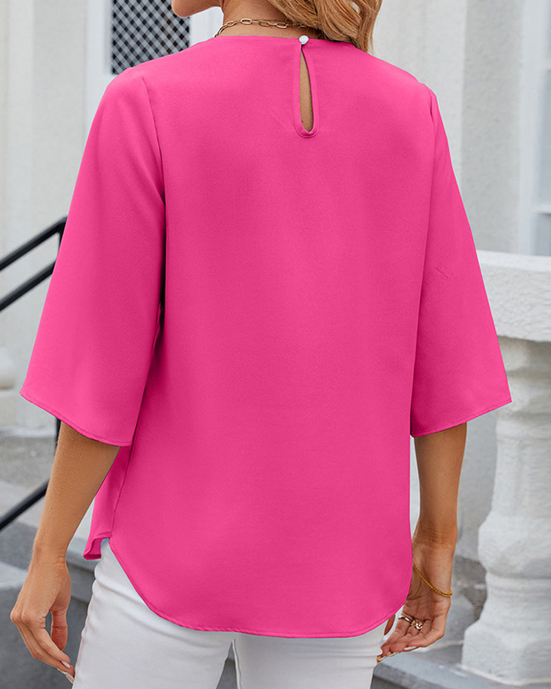 Elegante gekleurde blouse met halve mouwen in de kleur Hemelsblauw voor dames in stijl ideaal voor de herfst.