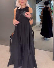 Elegante mouwloze jurk in effen kleur met een omslag in de kleur Zwart voor dames in stijl ideaal voor de lente.