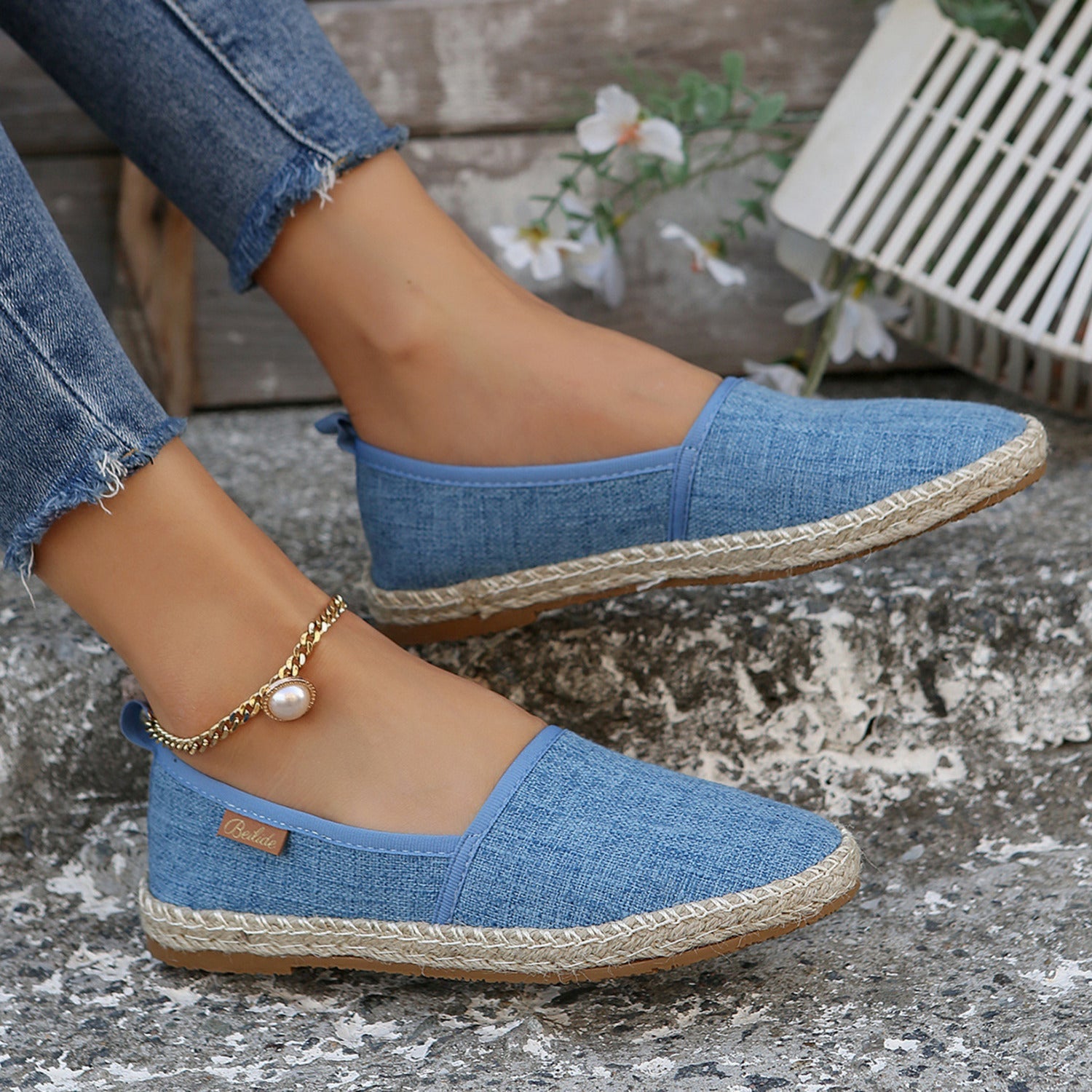 Elena | Platte canvas espadrilles met contrasterende panelen in de kleur Blauw voor dames in Beach stijl ideaal voor de zomer.