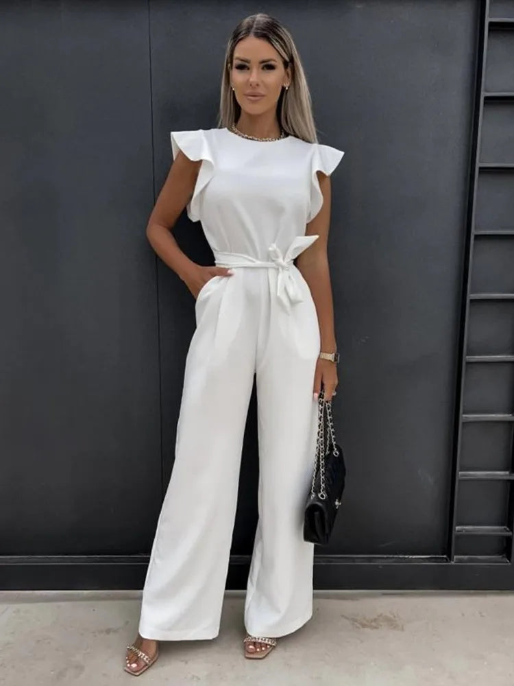 Deze jumpsuit combineert stijl, comfort en speelsheid met prachtige ruches mouwen en een ceintuur voor een flatterende en trendy uitstraling, geschikt voor diverse gelegenheden. Gemaakt van hoogwaardige materialen en veelzijdig inzetbaar voor zowel formele als informele events. Maattabel beschikbaar voor diverse EU-maten.