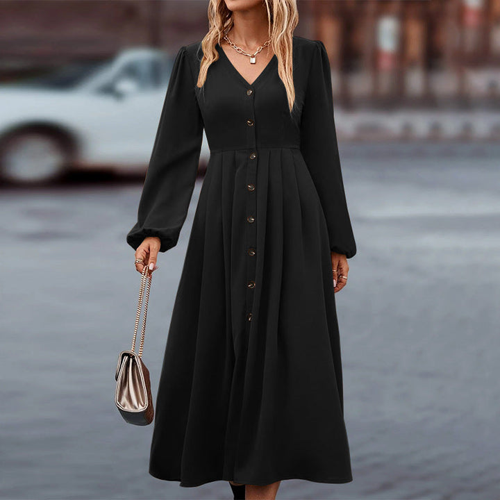 Elke | Elegante herfstjurk met knopen en V-hals in de kleur Zwart voor dames in stijl ideaal voor de herfst.