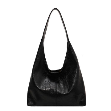 Emma | Grote leren schoudertas voor dames in de kleur Zwart voor dames in stijl geschikt voor alle seizoenen.