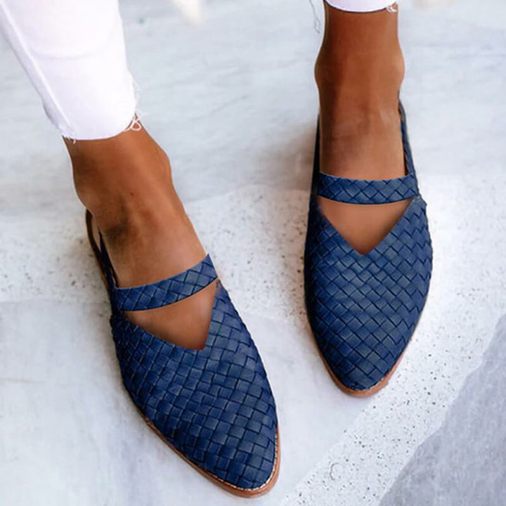 Puntige sandalen met lage hak - perfecte combinatie van comfort en verfijnde stijl voor diverse gelegenheden. Met een spitse neus en lage hak bieden deze sandalen zowel elegantie als comfort voor dagelijks gebruik. Eenvoudig te combineren met diverse outfits voor een chique uitstraling. Ideal for skirts, dresses, or trousers.